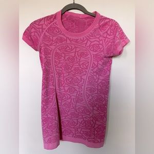 Lululemon short sleeve shirt